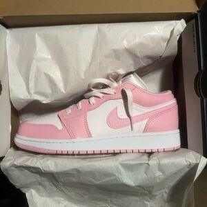 Jordan Air Jordan 1 Low GS - Pink and White